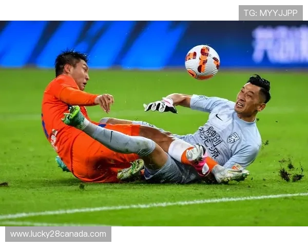 雨战中的门将失误:诺伊尔、岑特纳案例对比